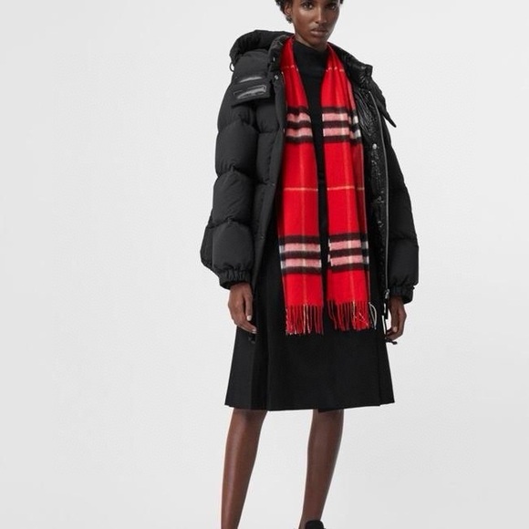 Burberry authentic classic check cashmere scarf - Picture 2 of 9